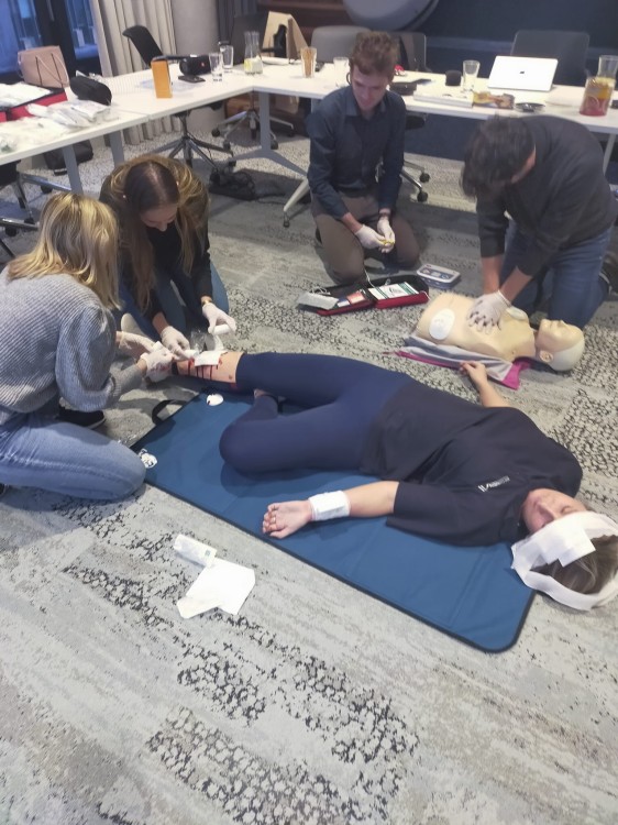 Nauka udzielania pierwszej pomocy z wykorzystaniem technologii wirtualnej rzeczywistości